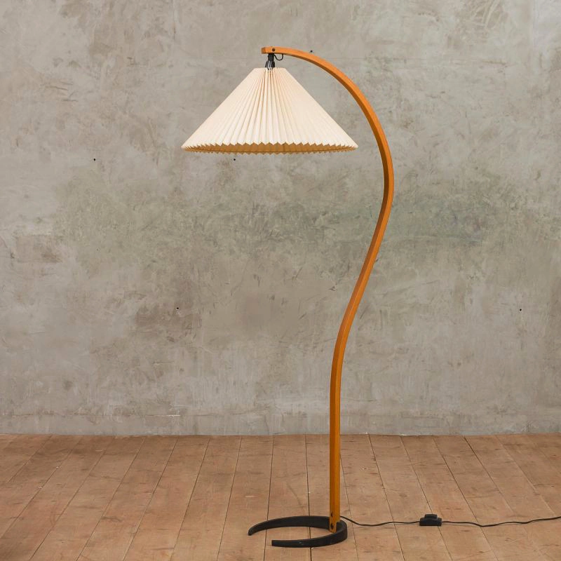 Wooden Floor Lamp Nordic Design Fishing Pleated Fabric Lampshade Classical Floor Standing Light (WH-WFL-13)