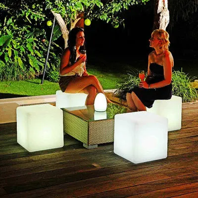 PE キューブリモコン充電スクエアチェアランプクリエイティブファッション家庭用家具バー LED 発光スクエアスツール